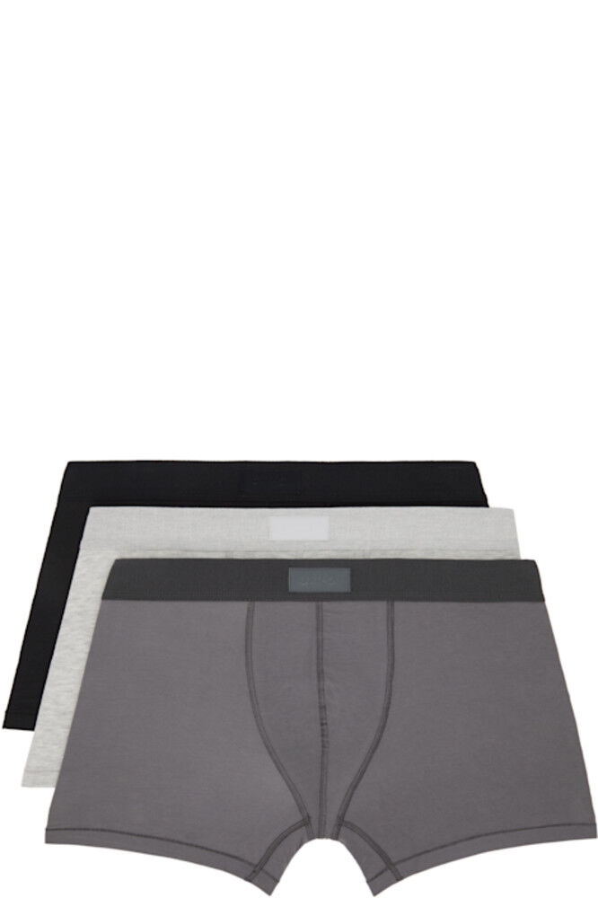 Упаковка из трех разноцветных хлопковых трусов-боксеров SKIMS длиной 3 дюйма
Упаковка из трех разноцветных хлопковых трусов-боксеров SKIMS длиной 3 дюйма