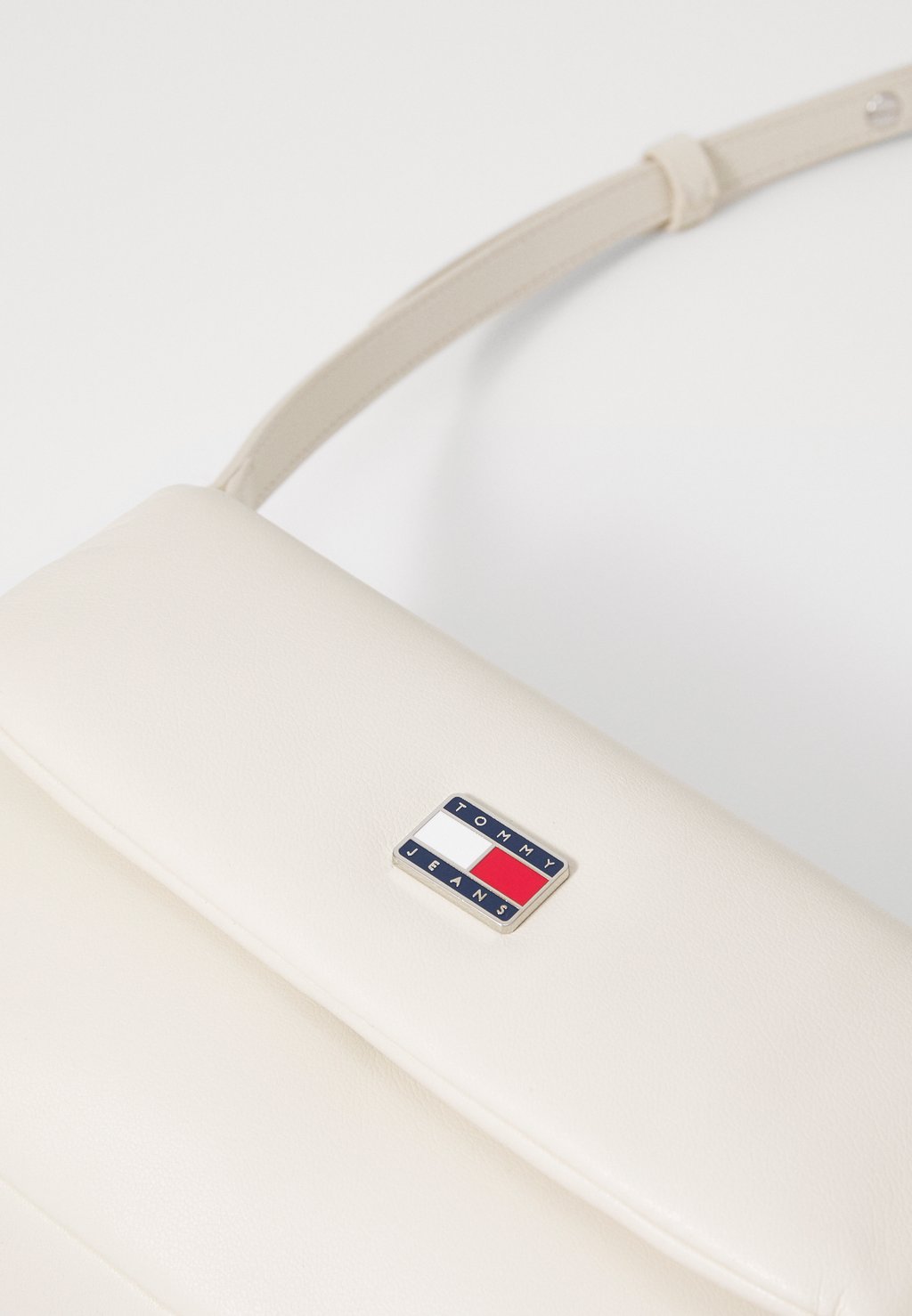 Сумка через плечо PILLOW FLAP CROSSOVER Tommy Jeans, молочный, Белый, Сумка через плечо PILLOW FLAP CROSSOVER Tommy Jeans, молочный
Сумка через плечо PILLOW FLAP CROSSOVER Tommy Jeans, молочный, Белый, Сумка через плечо PILLOW FLAP CROSSOVER Tommy Jeans, молочный