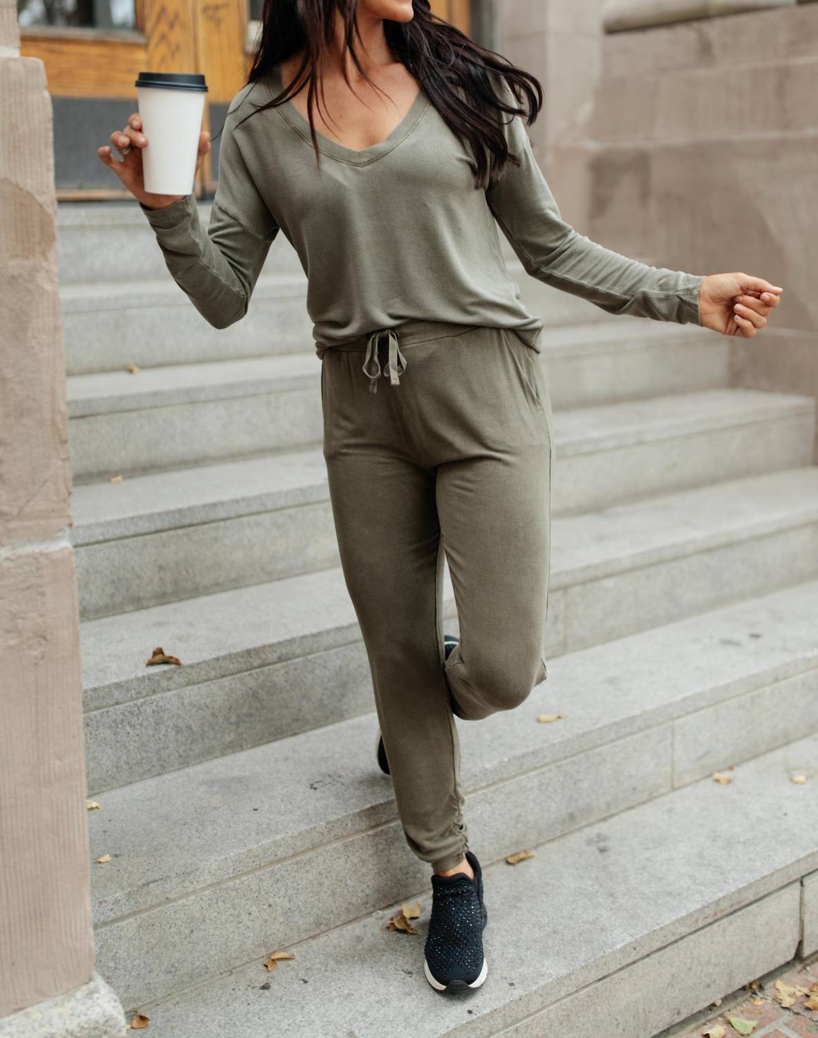 Футболка Essential Lounge с эффектом минеральной стирки в оливковом цвете Mono b
Футболка Essential Lounge с эффектом минеральной стирки в оливковом цвете Mono b