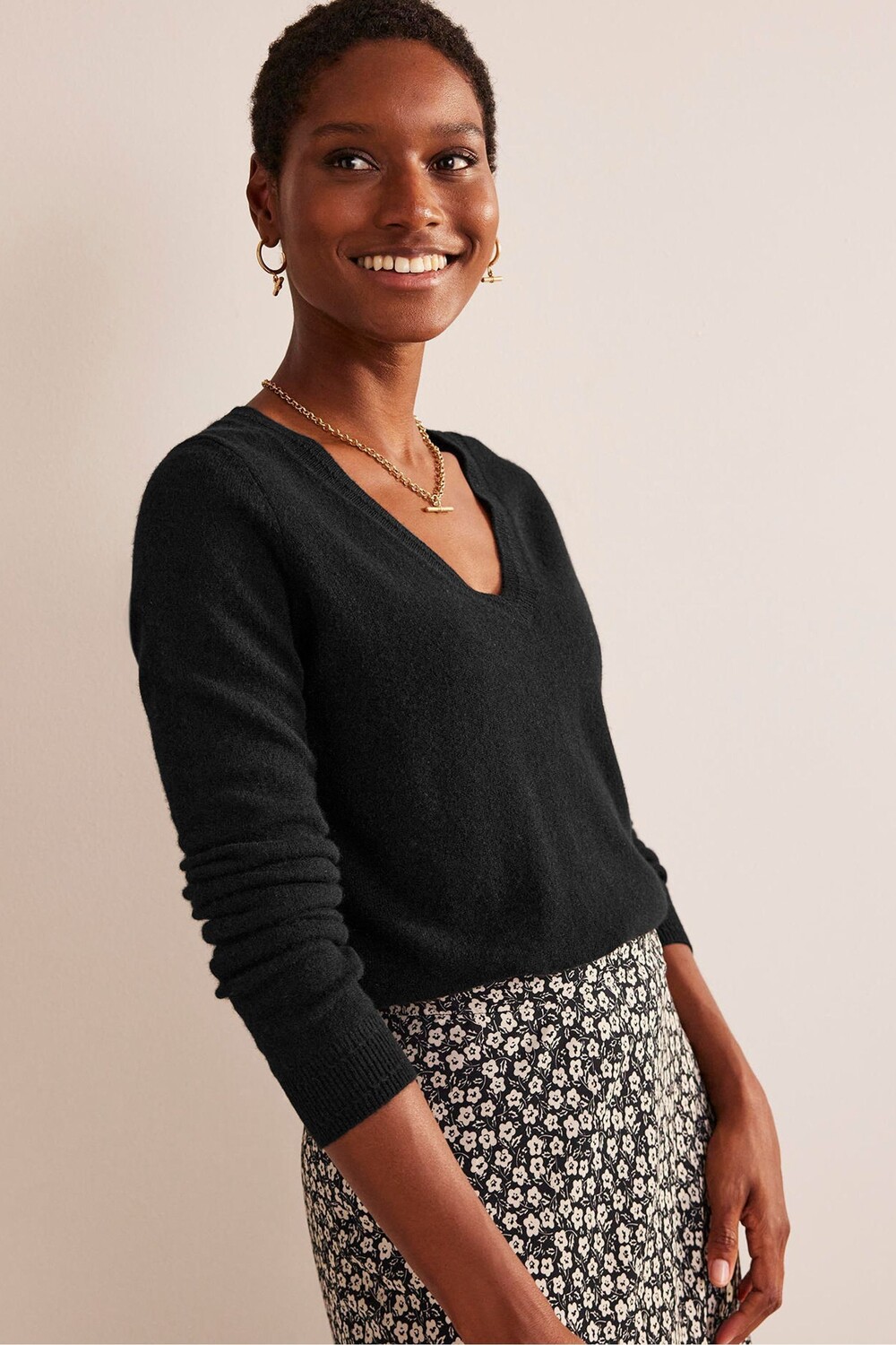 Кашемировый свитер Eva с V-образным вырезом Boden, черный
Кашемировый свитер Eva с V-образным вырезом Boden, черный