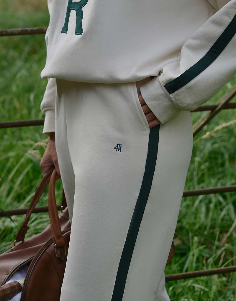 4th & Reckless – Sloane – джоггеры кремового цвета с контрастными зелеными деталями
4th & Reckless – Sloane – джоггеры кремового цвета с контрастными зелеными деталями