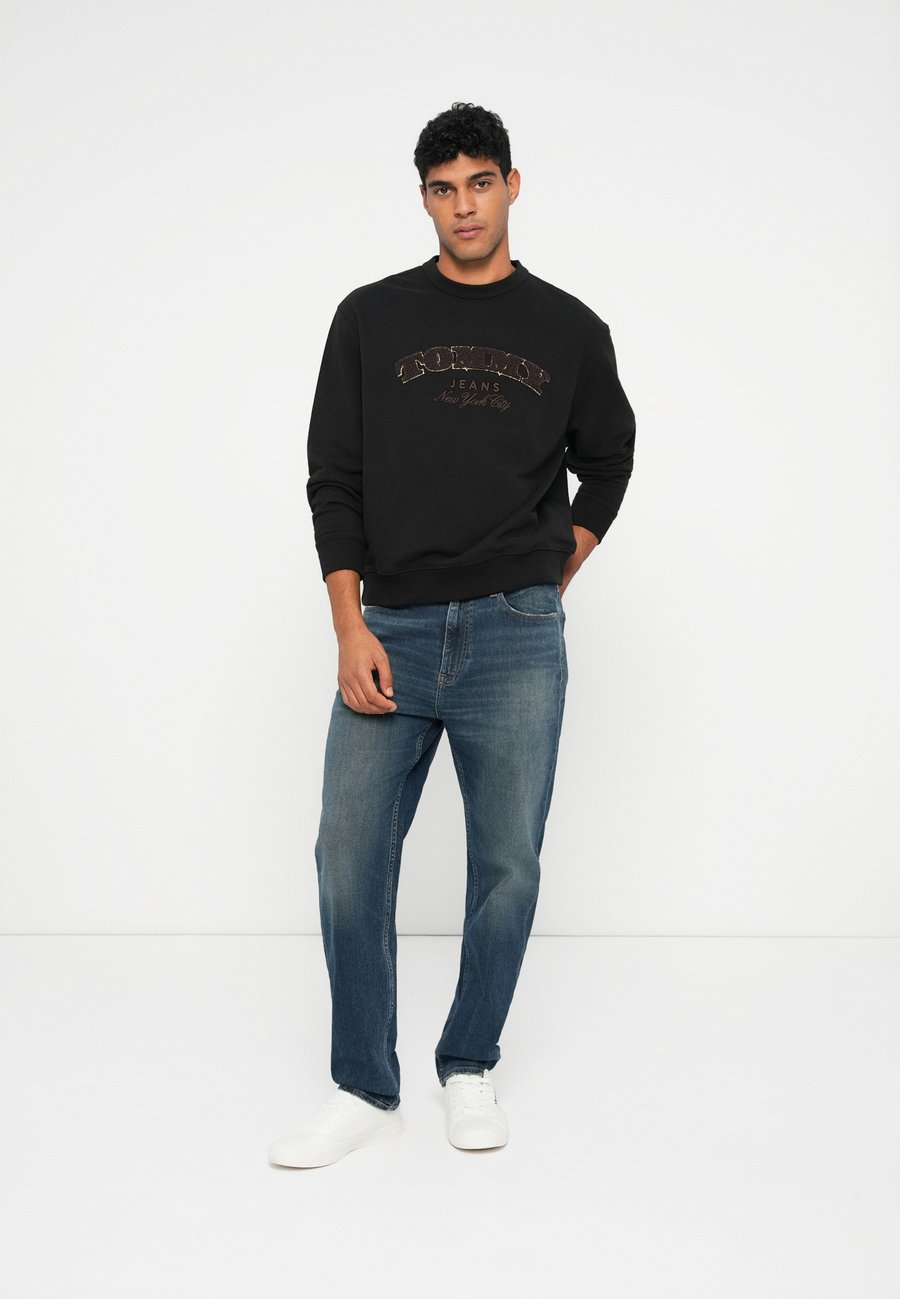 Толстовка Tommy Jeans FONT PLAY, Black
Толстовка Tommy Jeans FONT PLAY, Black