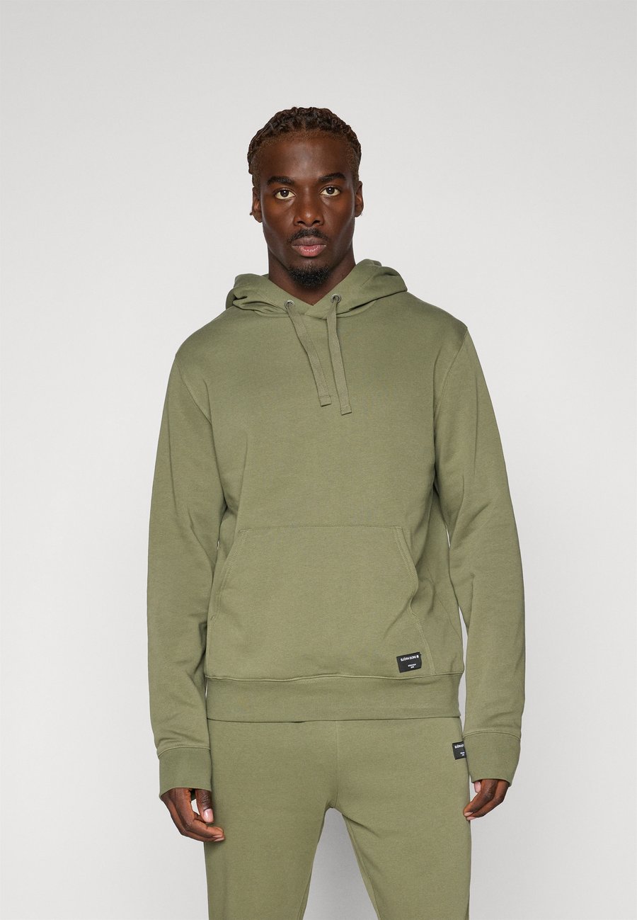 Худи Björn Borg CENTRE HOODIE, Dusty Olive/Olive
Худи Björn Borg CENTRE HOODIE, Dusty Olive/Olive