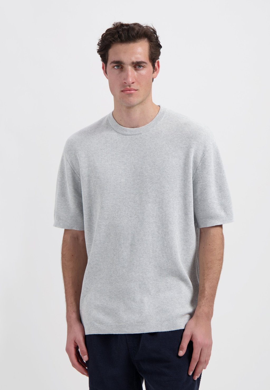 Базовая футболка WAFFLE HANG ELEVEN, пятнистый серый
Базовая футболка WAFFLE HANG ELEVEN, пятнистый серый