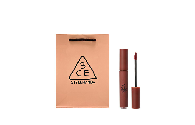 Жидкая помада Fenkuxiaolian набор из двух штук легко растушевывается шиммер матовый тон 3CE
Жидкая помада Fenkuxiaolian набор из двух штук легко растушевывается шиммер матовый тон 3CE