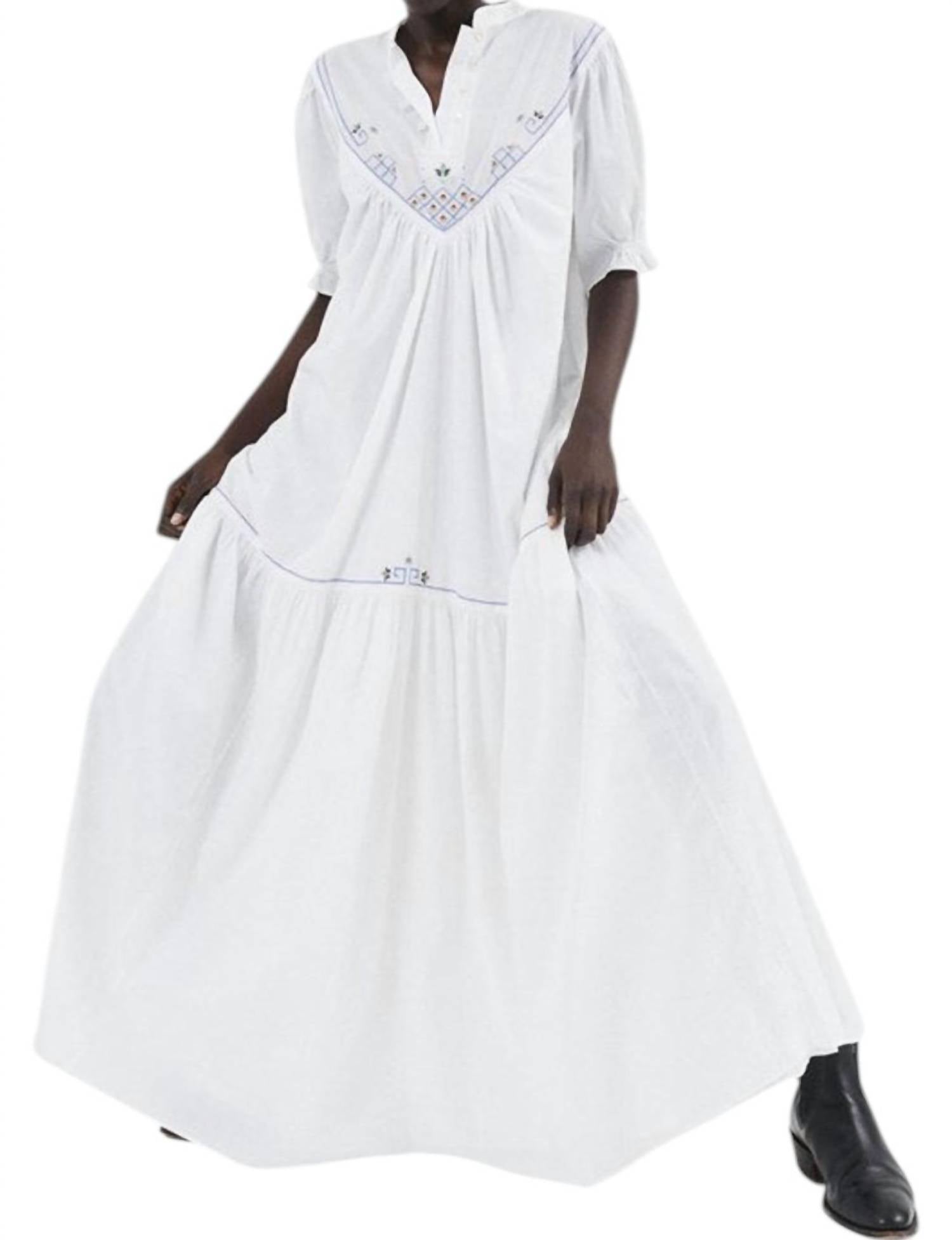 Платье макси с вышивкой Боуи белого цвета Kinga Csilla
Платье макси с вышивкой Боуи белого цвета Kinga Csilla