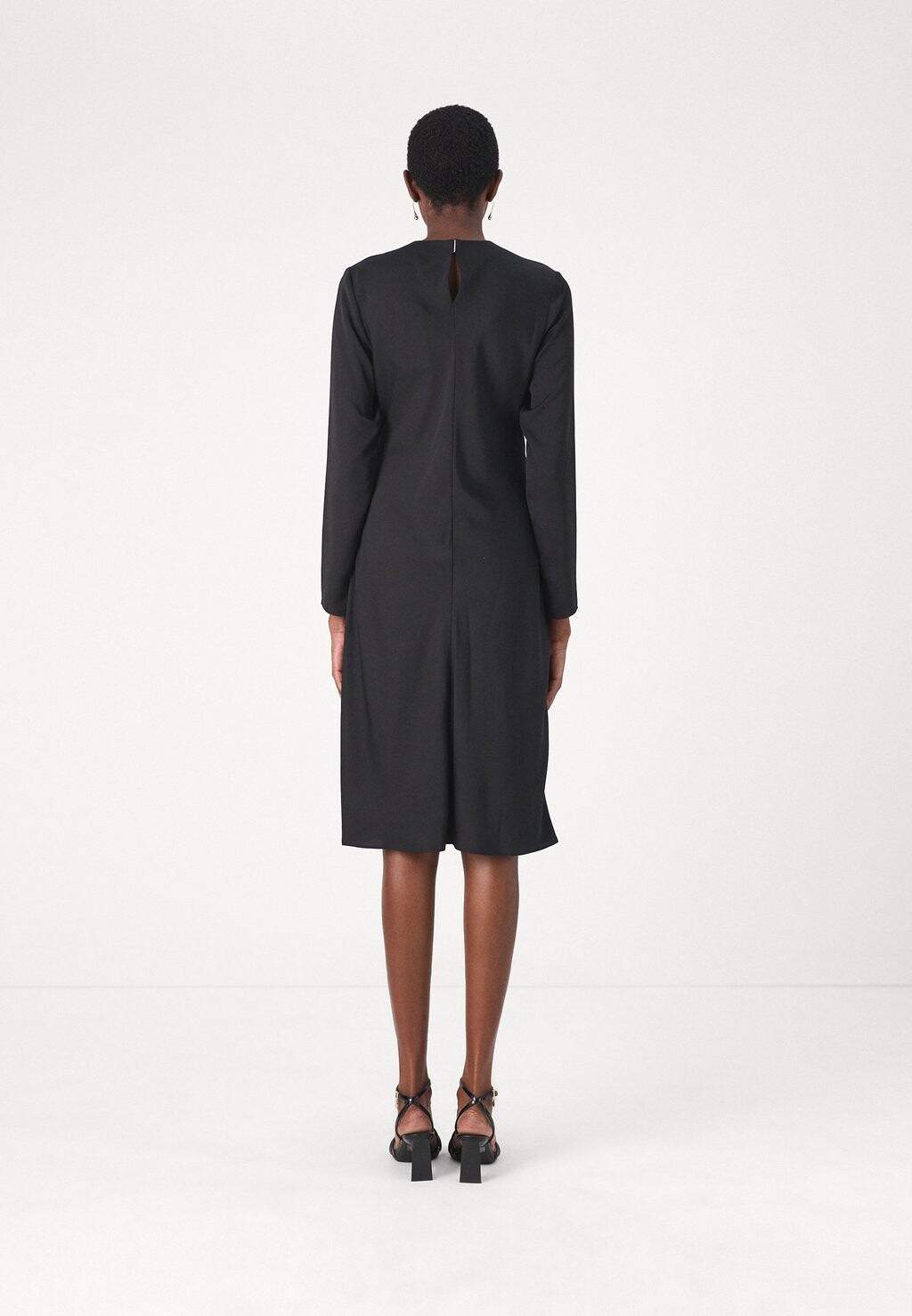 Дневное платье RECYCLED C FLARE DRESS Calvin Klein, черный
Дневное платье RECYCLED C FLARE DRESS Calvin Klein, черный