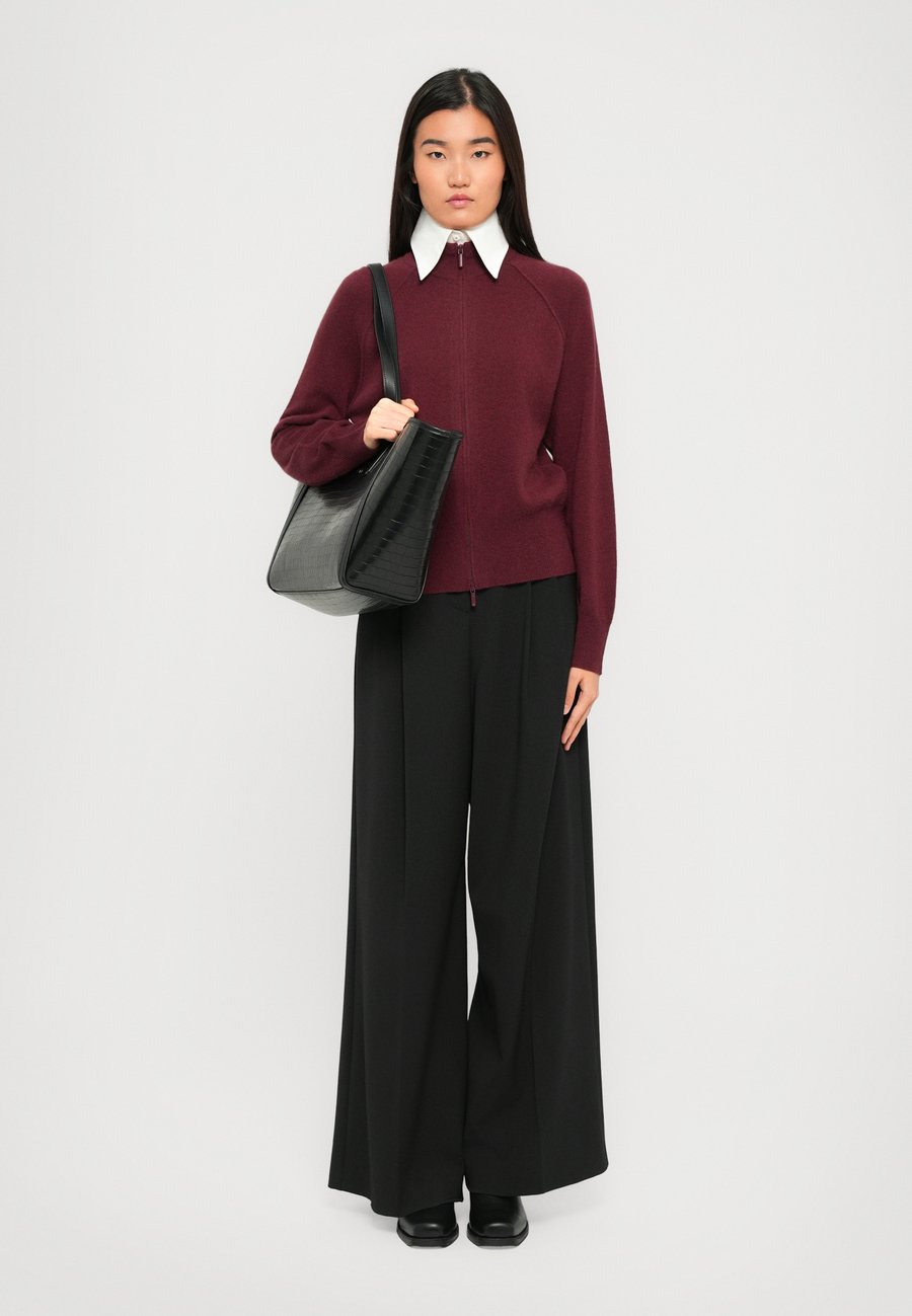 Сумка-шоппер Stylein YENDI, Black
Сумка-шоппер Stylein YENDI, Black