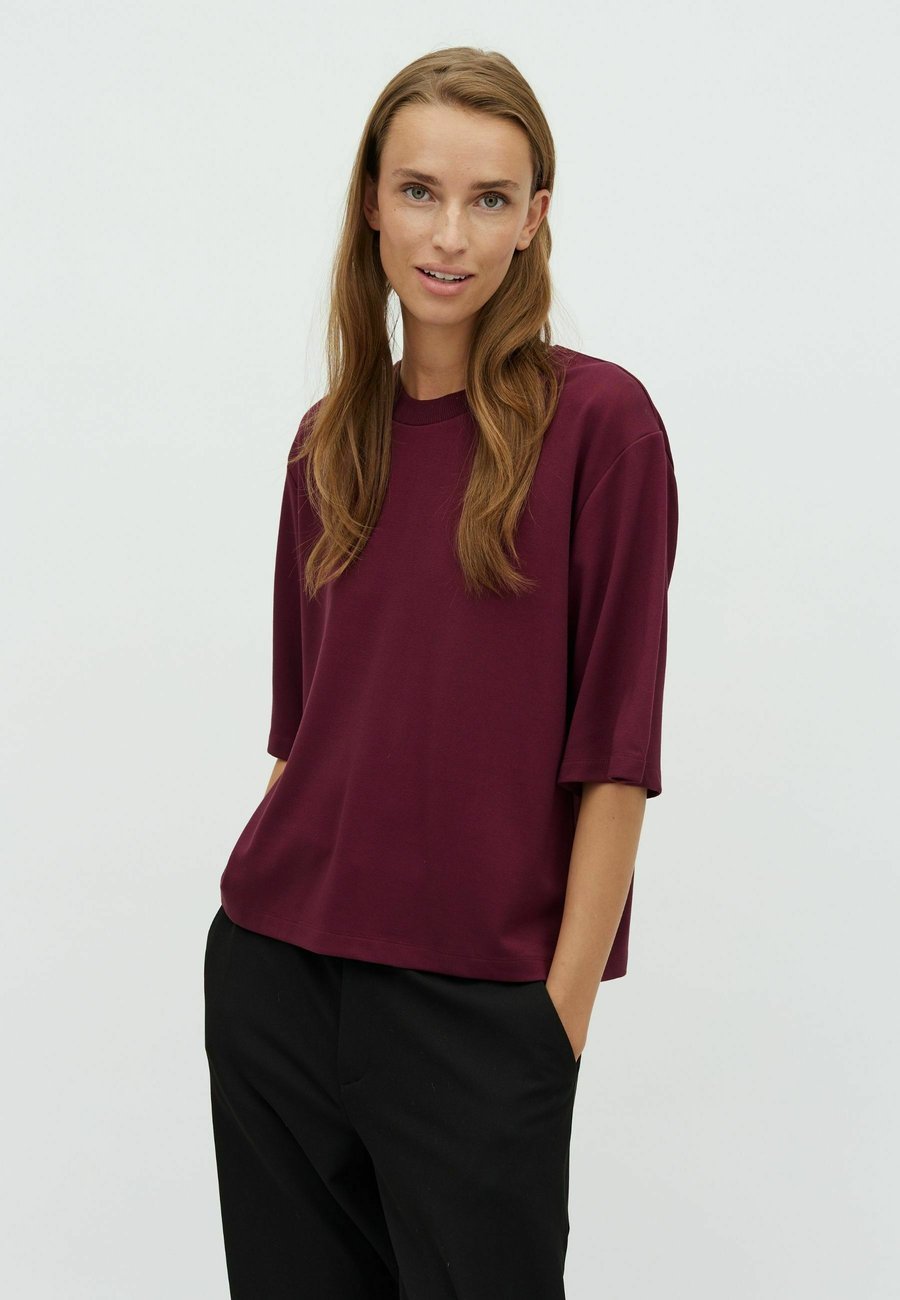 Футболка mbyM EMRYS, Fig/Purple
Футболка mbyM EMRYS, Fig/Purple