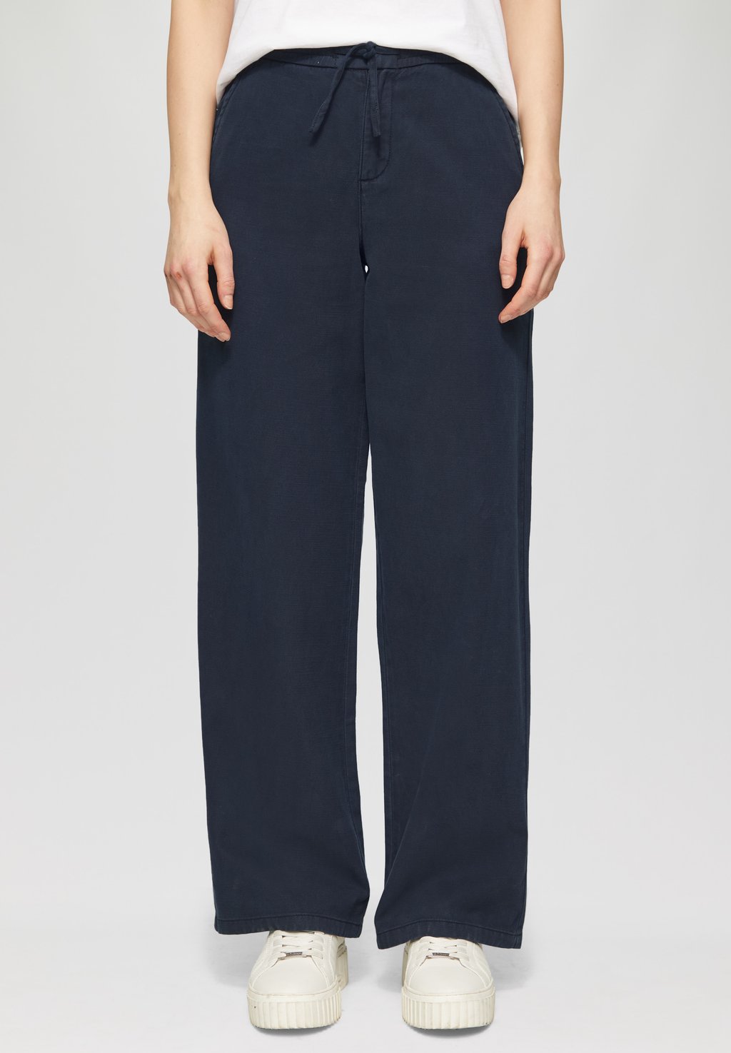 Брюки IM RELAXED FIT MIT ELASTIKBUND s.Oliver, темно-синий
Брюки IM RELAXED FIT MIT ELASTIKBUND s.Oliver, темно-синий