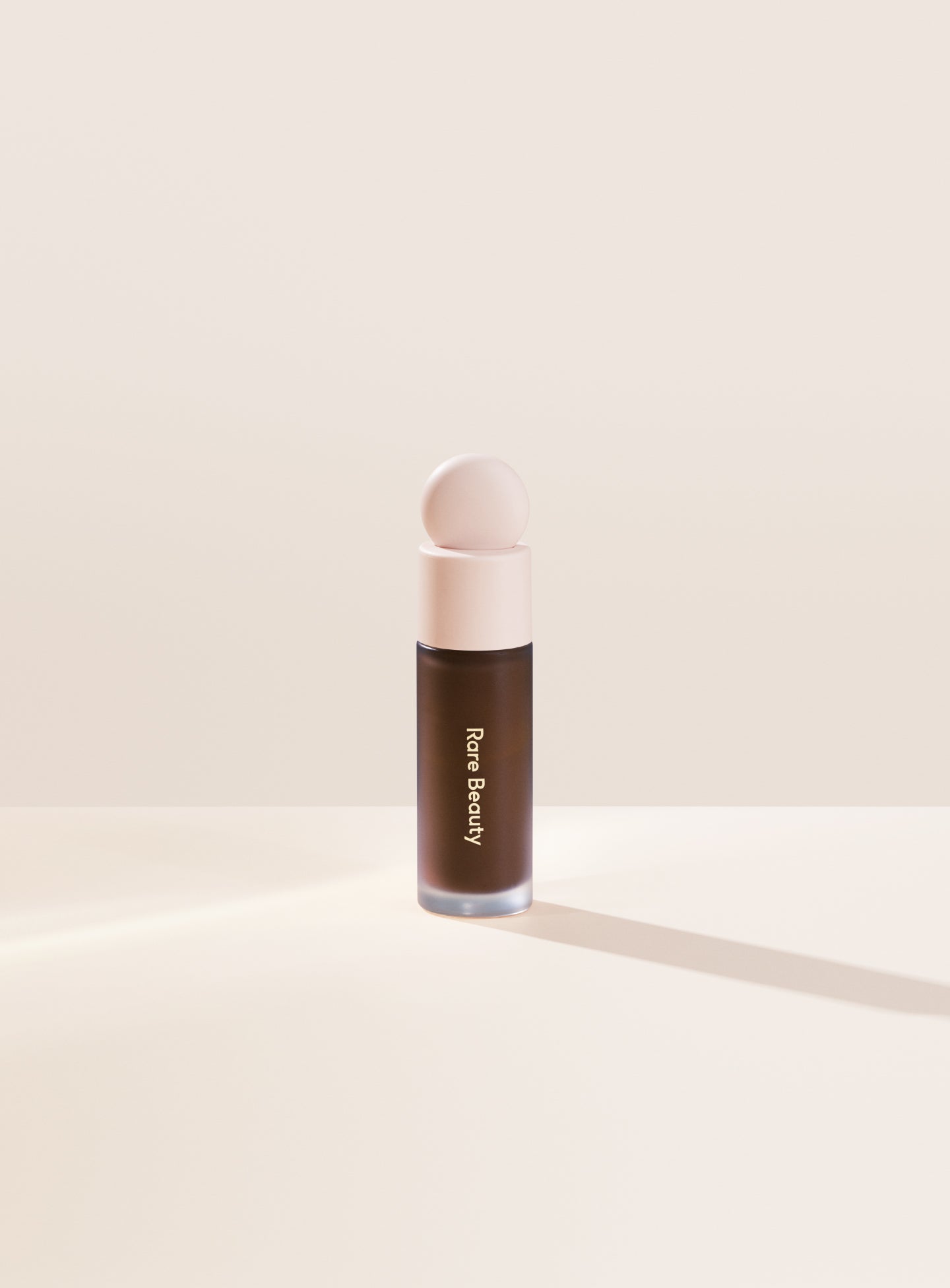 Осветляющий консилер Liquid Touch Rare Beauty, цвет 570n/deep with neutral blue undertones
Осветляющий консилер Liquid Touch Rare Beauty, цвет 570n/deep with neutral blue undertones