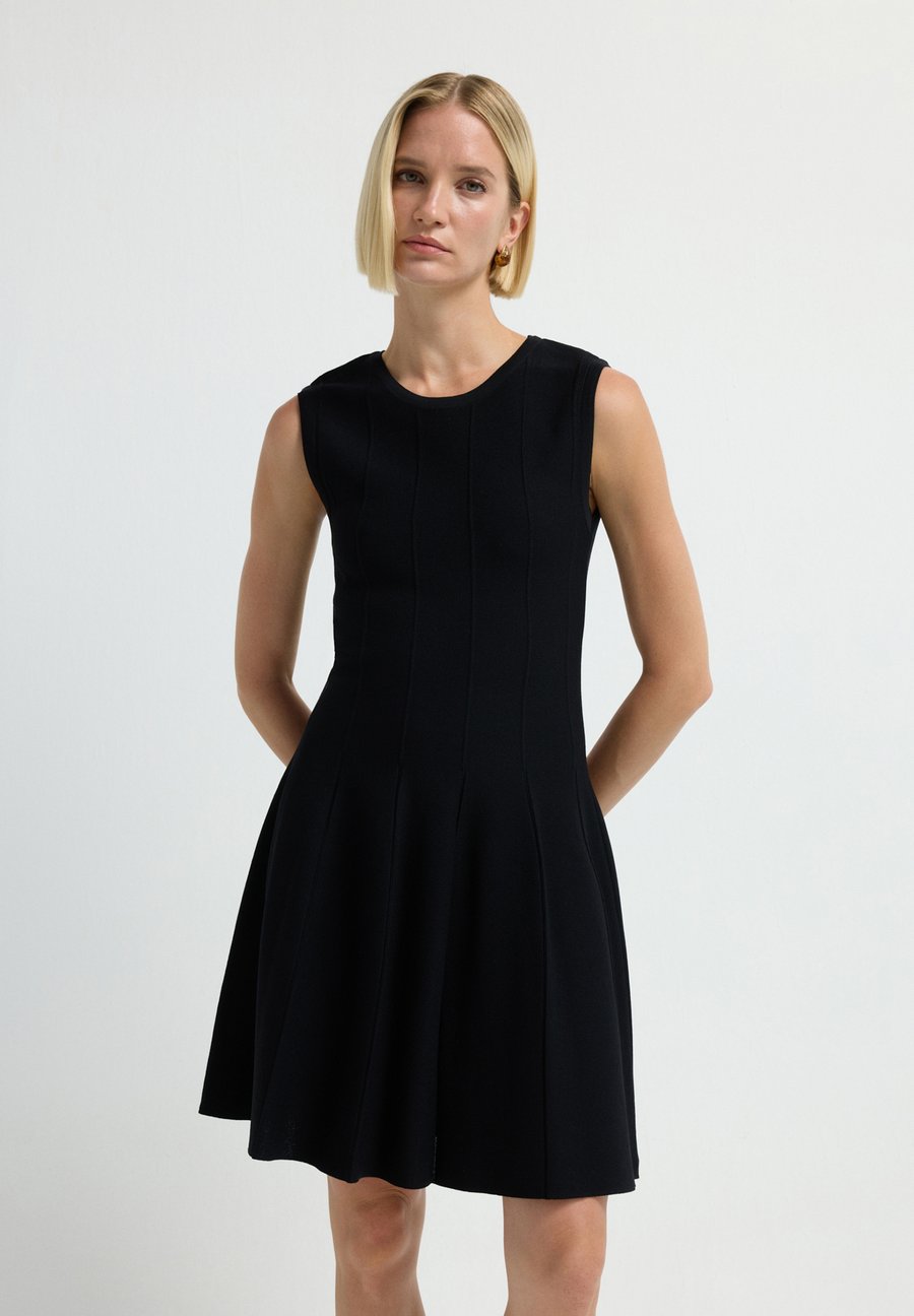 Платье adL Jumper dress, Black
Платье adL Jumper dress, Black