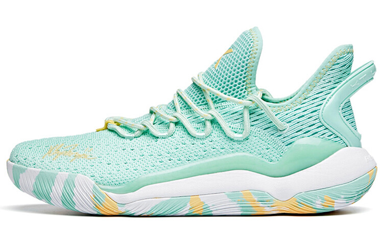 Баскетбольные кроссовки Light Cavalry 5 мужские с низким верхом цвета фарфор зеленый/гусиный желтый Anta
Баскетбольные кроссовки Light Cavalry 5 мужские с низким верхом цвета фарфор зеленый/гусиный желтый Anta
