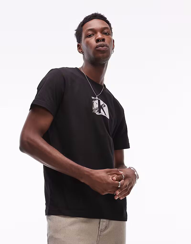 Футболка с логотипом Calvin Klein Jeans черного цвета
Футболка с логотипом Calvin Klein Jeans черного цвета