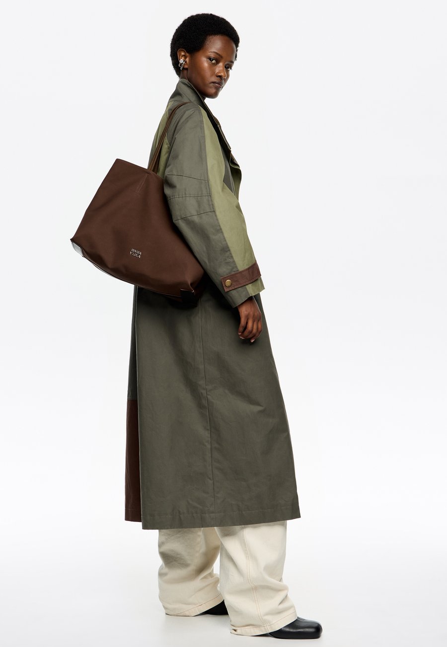 Сумка Bimba Y Lola SHOPPER CHIHUAHUA, Caqui Oscuro/Khaki
Сумка Bimba Y Lola SHOPPER CHIHUAHUA, Caqui Oscuro/Khaki