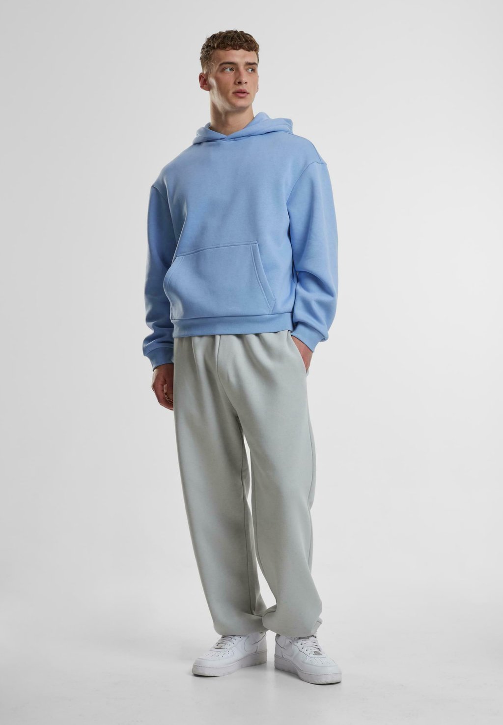 Спортивные брюки FLUFFY Urban Classics, светло-серый
Спортивные брюки FLUFFY Urban Classics, светло-серый