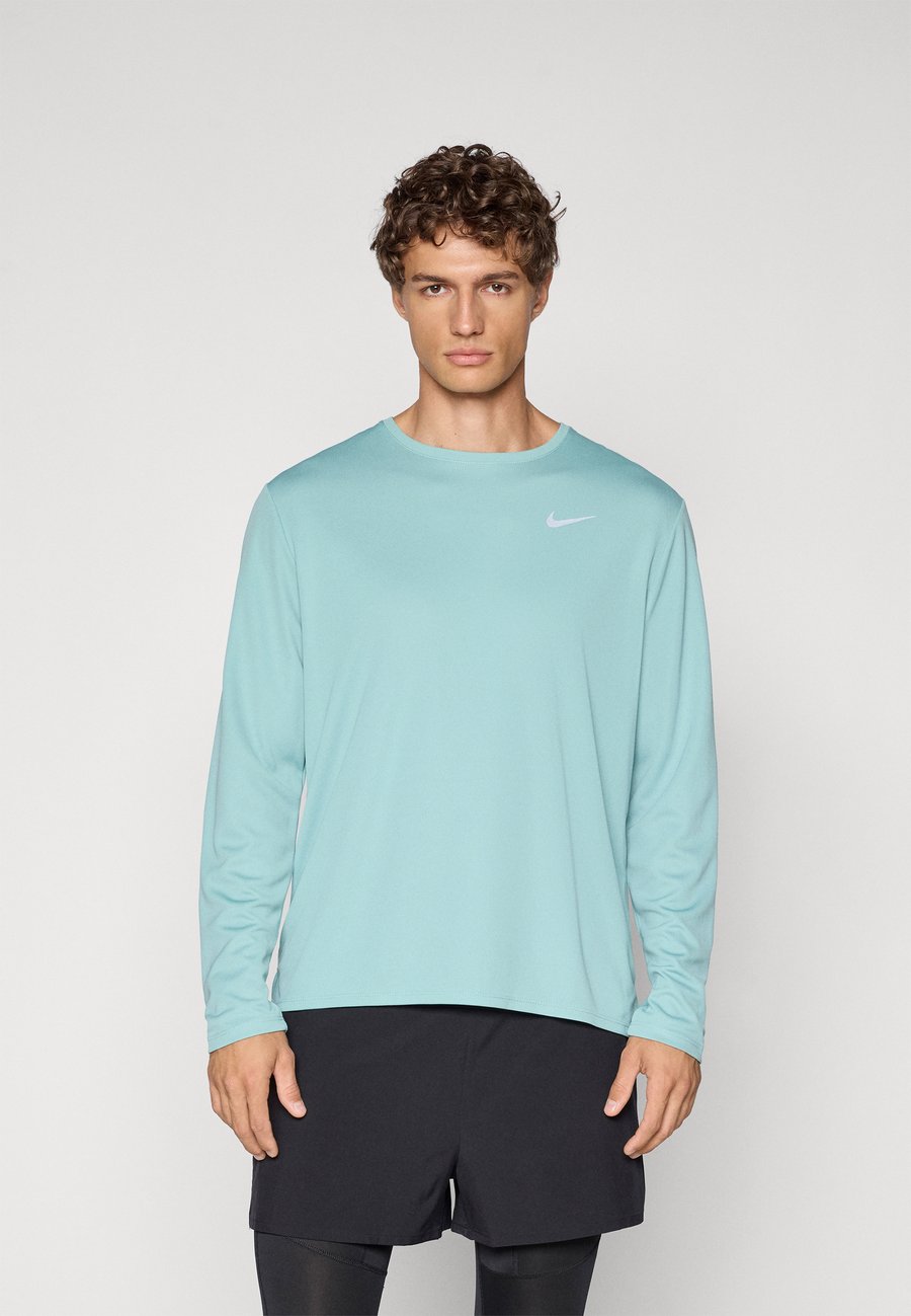 Топ Nike Performance MILER TOP, Cannon/Reflective Silver-Coloured/Blue
Топ Nike Performance MILER TOP, Cannon/Reflective Silver-Coloured/Blue