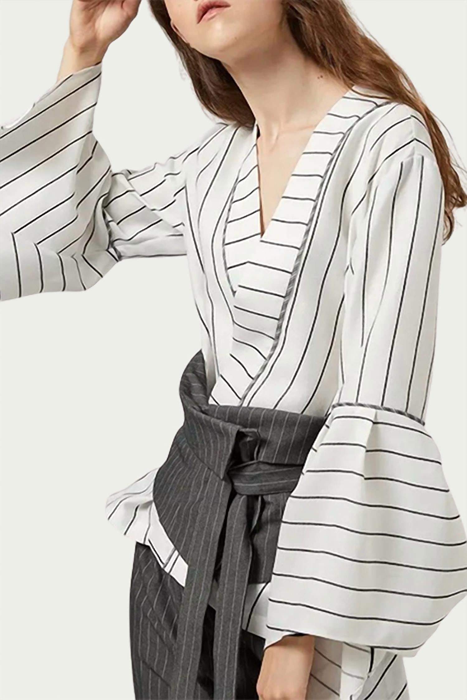 Блузка-халат Ronnie в полоску белого/серого цвета FANGYAN
Блузка-халат Ronnie в полоску белого/серого цвета FANGYAN
