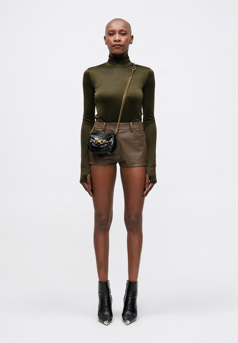 Сумка кросс-боди Just Cavalli SNAKE BITE, Black
Сумка кросс-боди Just Cavalli SNAKE BITE, Black