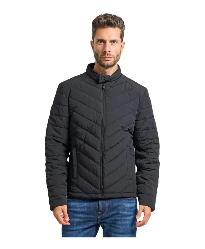 Черная стеганая пуховая куртка Guess, черный
Черная стеганая пуховая куртка Guess, черный