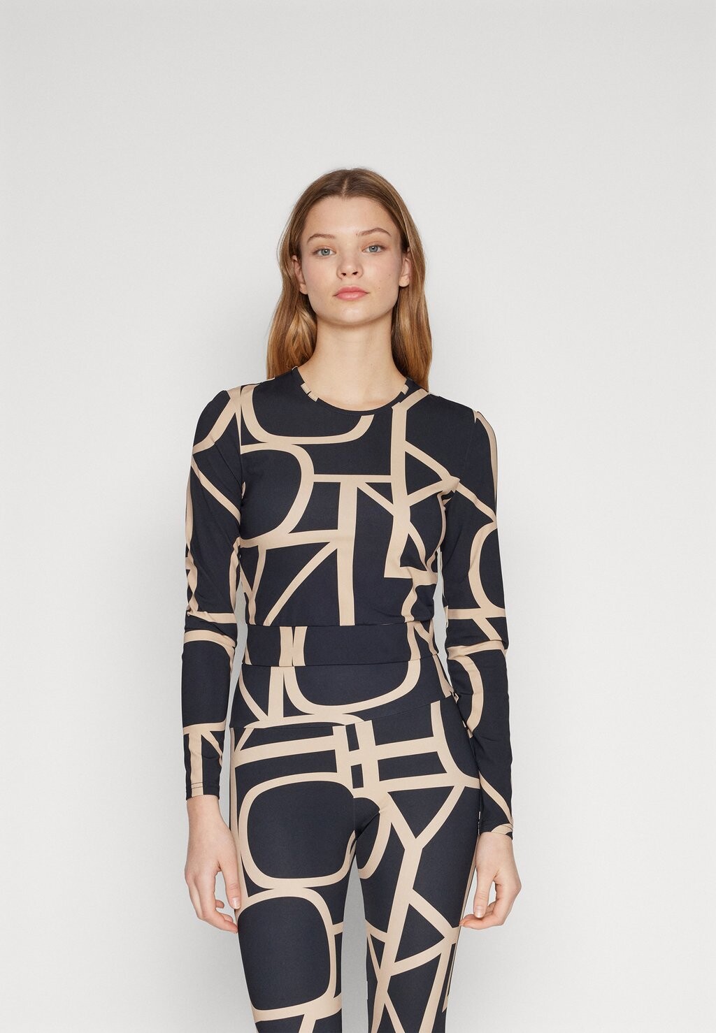 Топ с длинными рукавами ONLKIM ONLY, черный
Топ с длинными рукавами ONLKIM ONLY, черный