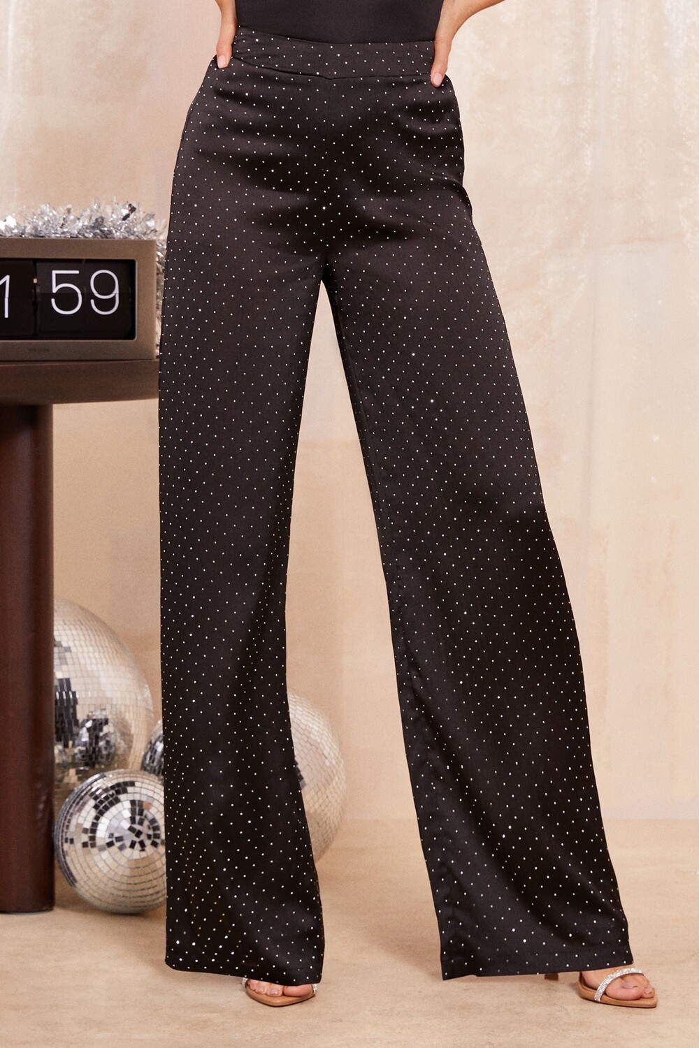 Брюки с широкими штанинами Hotfix sparkle Friends Like These, черный
Брюки с широкими штанинами Hotfix sparkle Friends Like These, черный