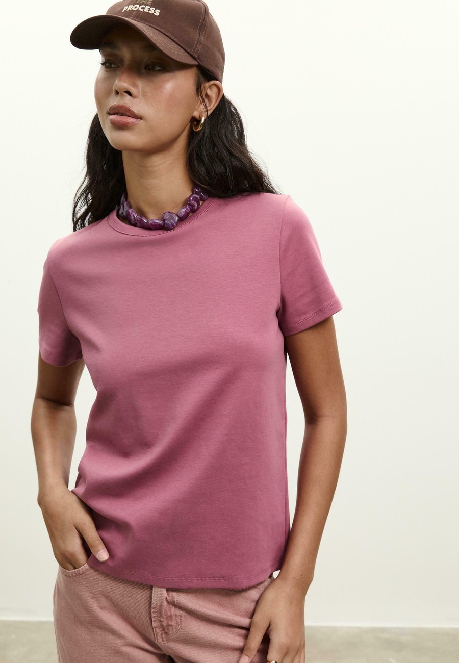 Футболка Stradivarius Basic T-shirt, Mottled Purple
Футболка Stradivarius Basic T-shirt, Mottled Purple