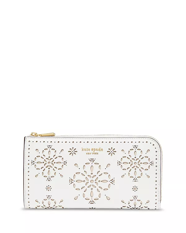 Кошелек Devin Spade из перфорированной кожи с цветочным узором и застежкой-молнией по периметру. Kate Spade New York, белый
Кошелек Devin Spade из перфорированной кожи с цветочным узором и застежкой-молнией по периметру. Kate Spade New York, белый