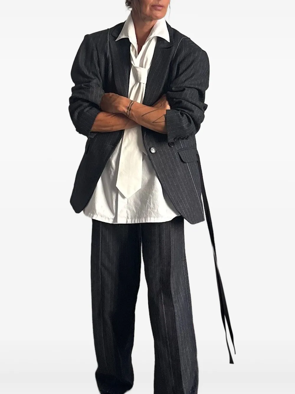 Двубортный пиджак в тонкую полоску Isabel Benenato, серый
Двубортный пиджак в тонкую полоску Isabel Benenato, серый