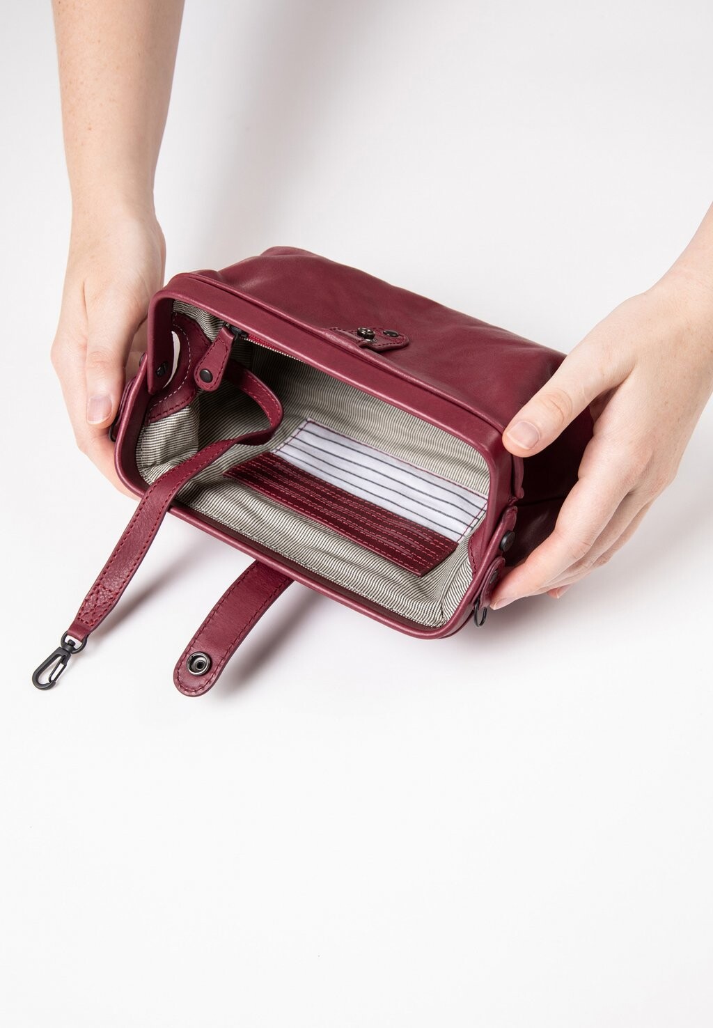 Сумка через плечо MRS ECLAIR Aunts & Uncles, цвет bohemian red, Красный, Сумка через плечо MRS ECLAIR Aunts & Uncles, цвет bohemian red
Сумка через плечо MRS ECLAIR Aunts & Uncles, цвет bohemian red, Красный, Сумка через плечо MRS ECLAIR Aunts & Uncles, цвет bohemian red