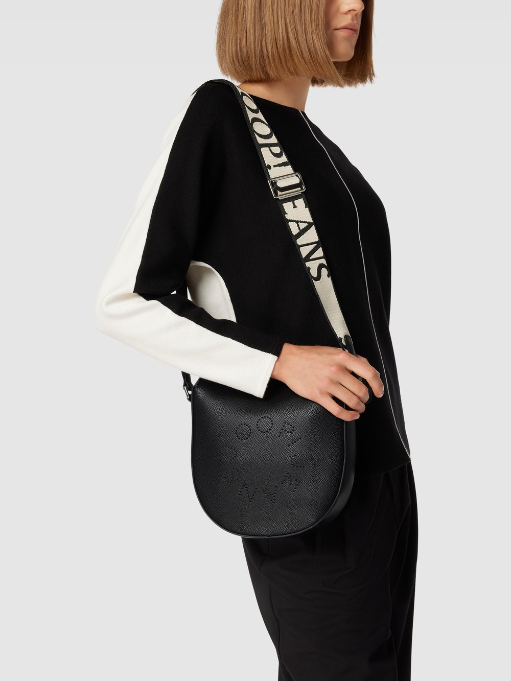 Сумка через плечо с этикеткой, модель «giro stella shoulderbag» JOOP! Jeans, черный
Сумка через плечо с этикеткой, модель «giro stella shoulderbag» JOOP! Jeans, черный