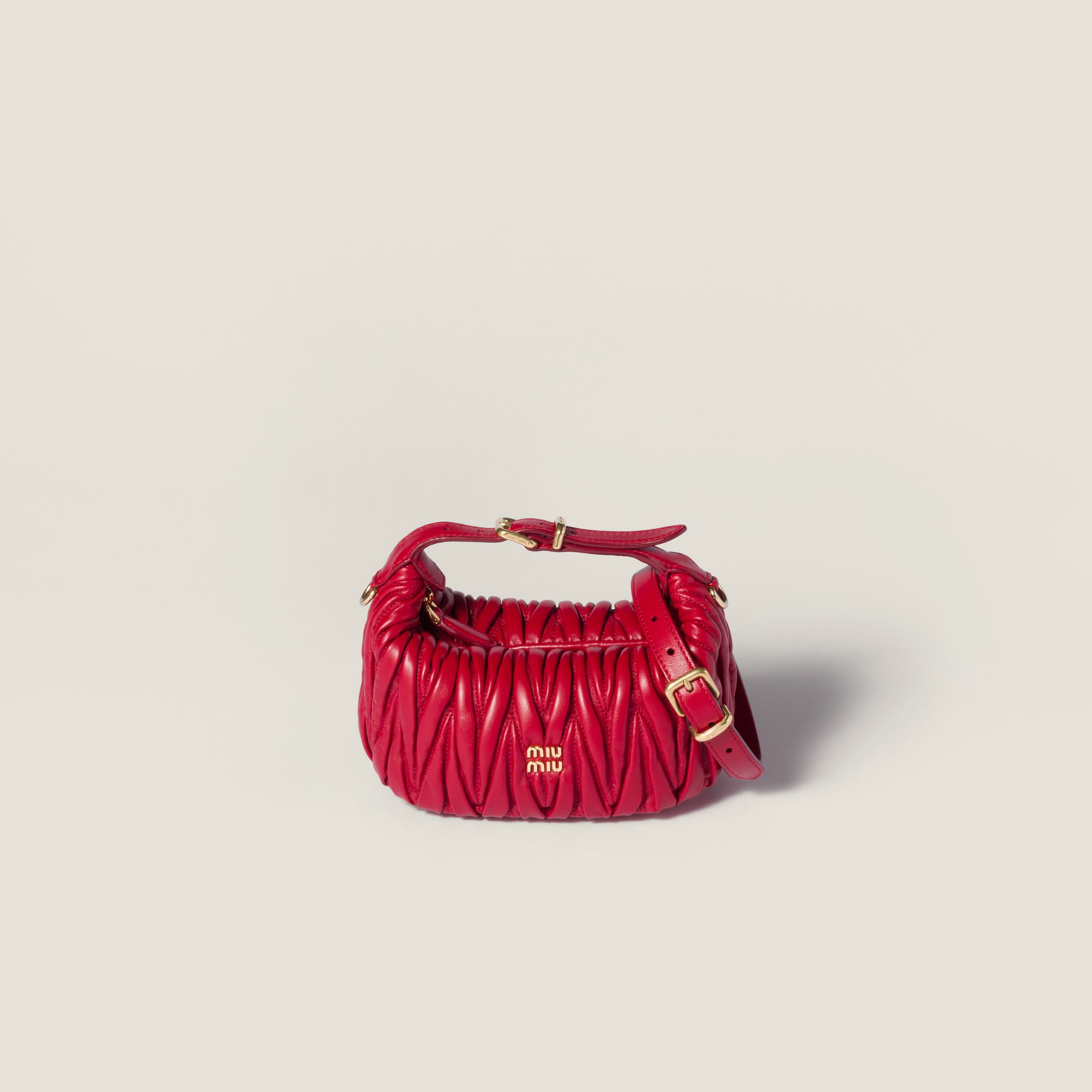 Клатч из мателассé из наппы MIU MIU, красные
Клатч из мателассé из наппы MIU MIU, красные