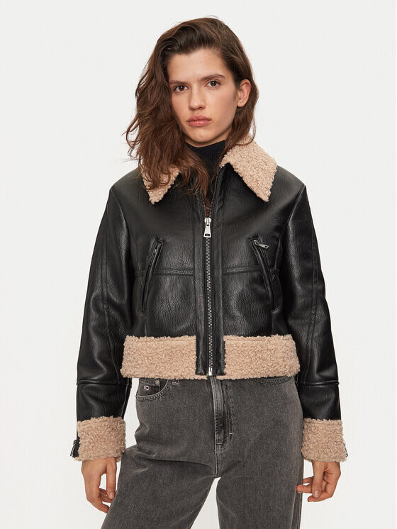 Куртка из искусственной кожи, стандартного кроя Sisley, черный
Куртка из искусственной кожи, стандартного кроя Sisley, черный