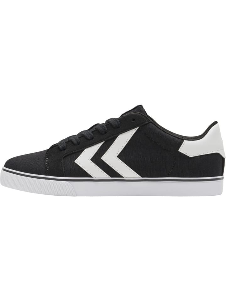 Черные кроссовки Hummel
Черные кроссовки Hummel