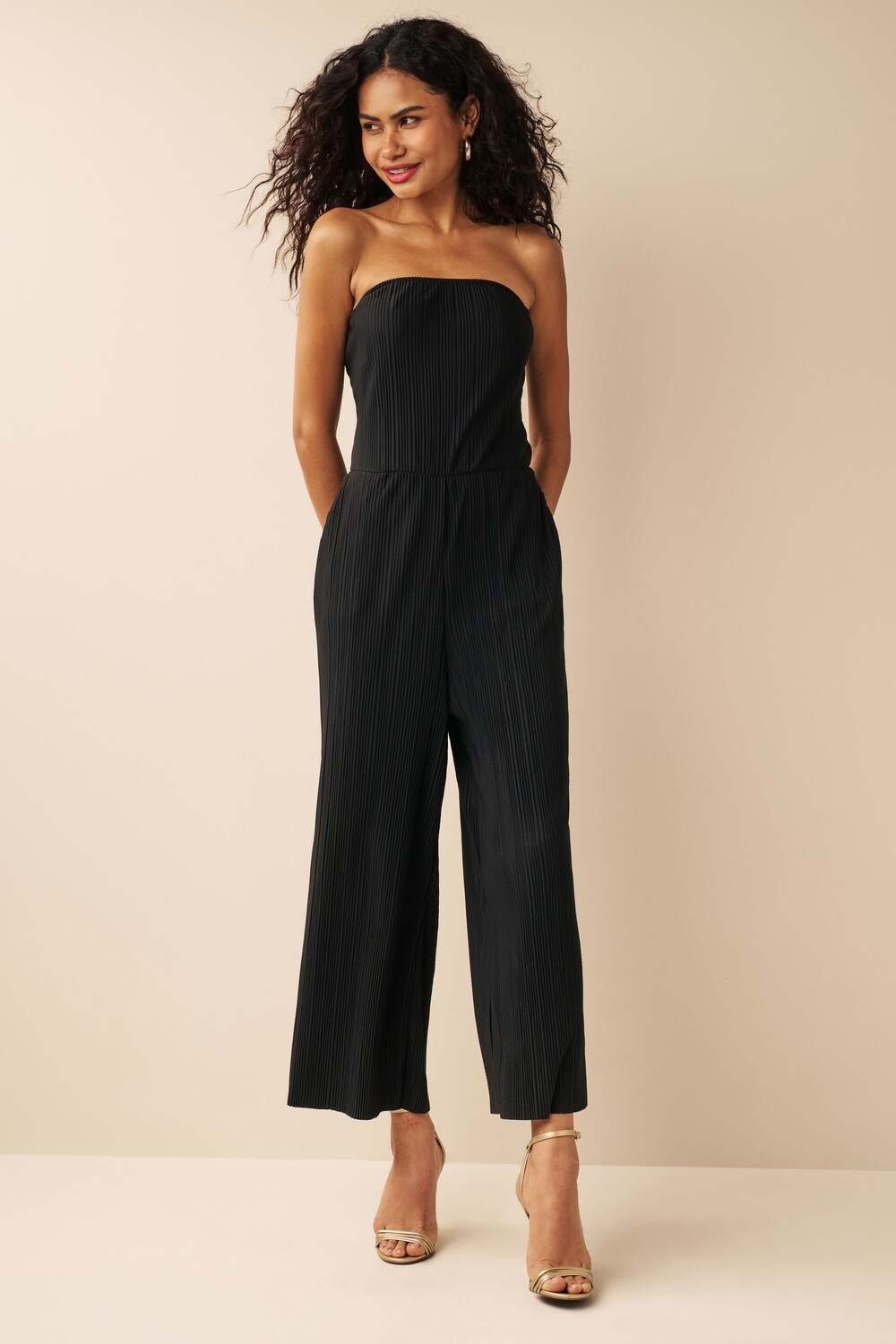 Комбинезон со складками и вырезом-бандо Next, черный
Комбинезон со складками и вырезом-бандо Next, черный