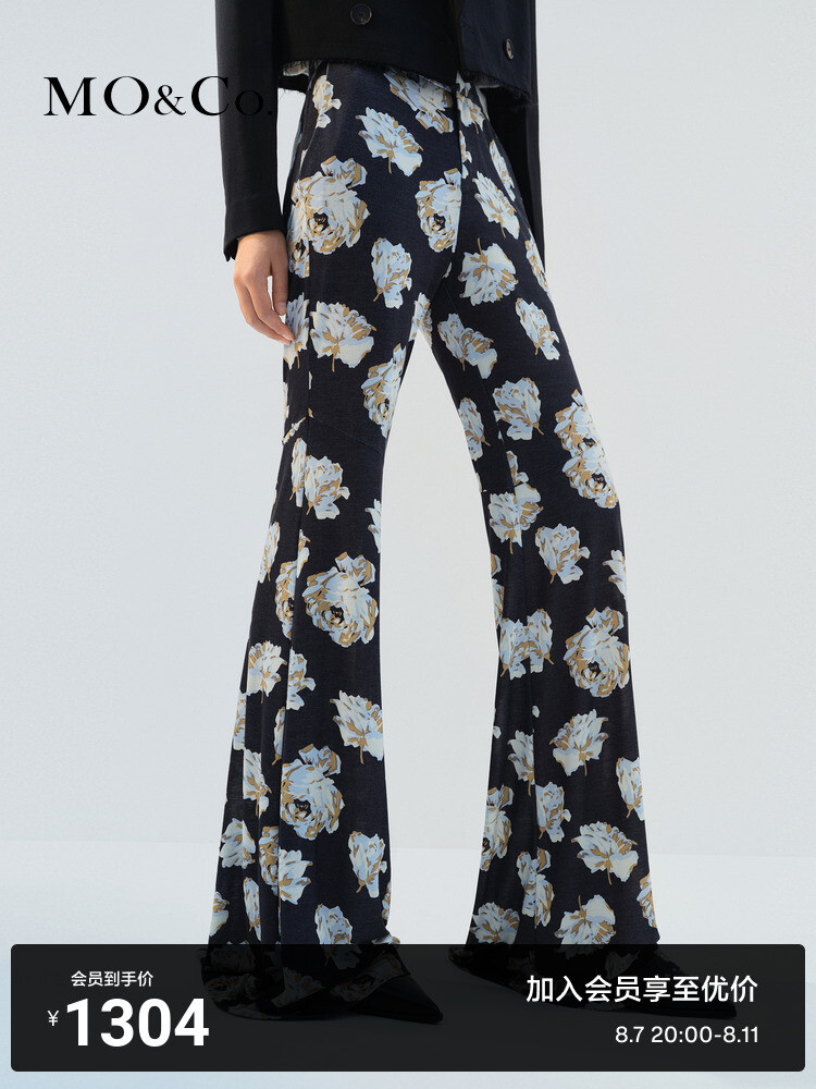 Расклешенные брюки Moco с высокой талией, черный
Расклешенные брюки Moco с высокой талией, черный