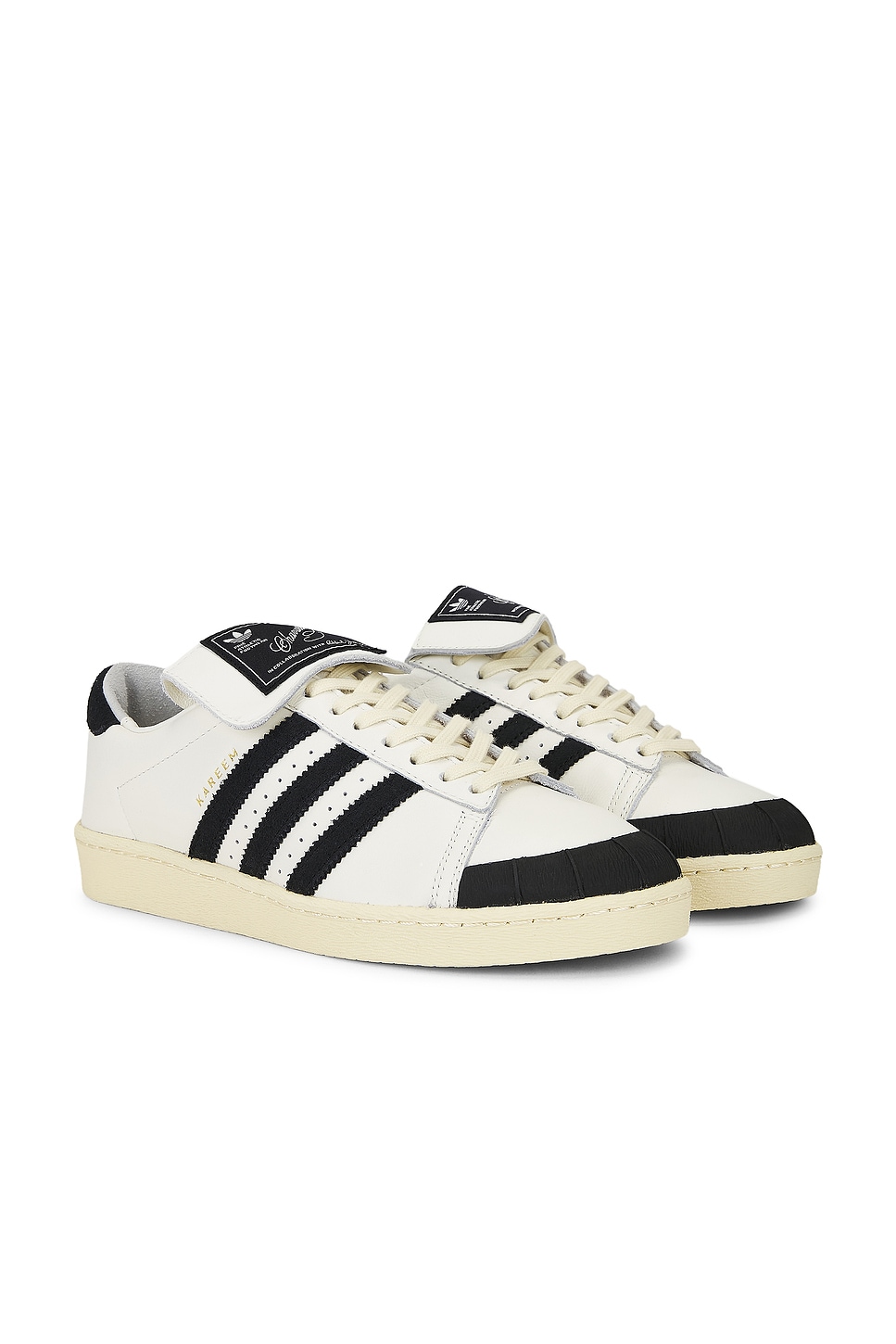 Кроссовки Willy Chavarria Jabbar Low Adidas Originals, Off White & Core black
Кроссовки Willy Chavarria Jabbar Low Adidas Originals, Off White & Core black