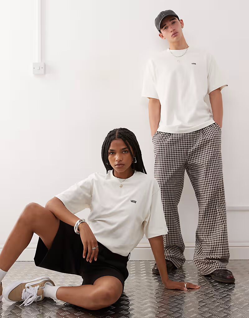 Футболка Vans с логотипом на левой стороне груди в цвете «кремово-белый» - эксклюзивно для ASOS
Футболка Vans с логотипом на левой стороне груди в цвете «кремово-белый» - эксклюзивно для ASOS