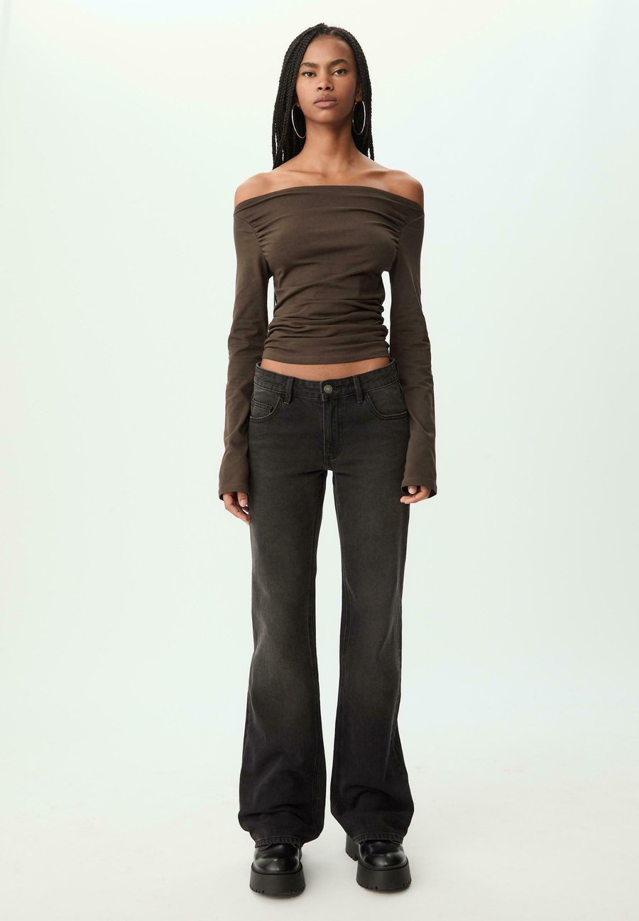 Топ Stradivarius WITH GATHERING, Dark Brown
Топ Stradivarius WITH GATHERING, Dark Brown