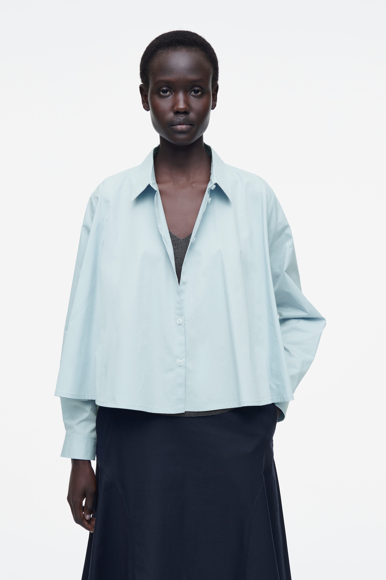 Расклешенная хлопковая рубашка-relaxed fit COS, голубой
Расклешенная хлопковая рубашка-relaxed fit COS, голубой