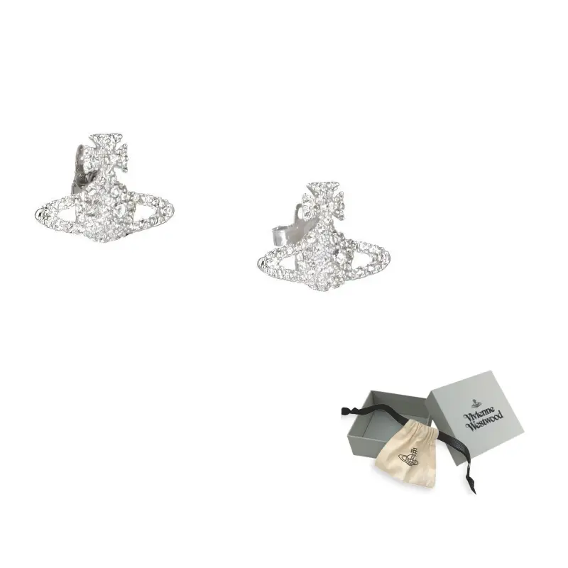 Украшенные серьги с гравировкой логотипа Vivienne Westwood
Украшенные серьги с гравировкой логотипа Vivienne Westwood