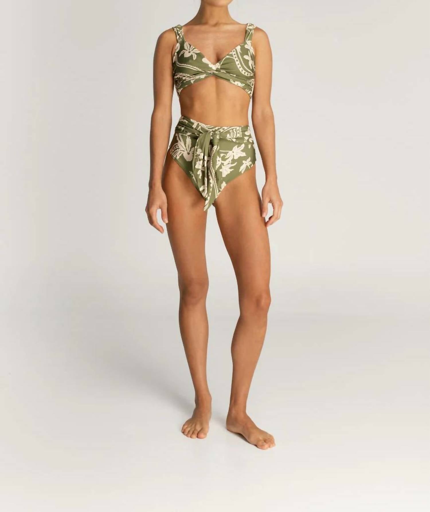 Плавки бикини Magnolia цвета изумруд Encantadore, цвет emerald
Плавки бикини Magnolia цвета изумруд Encantadore, цвет emerald