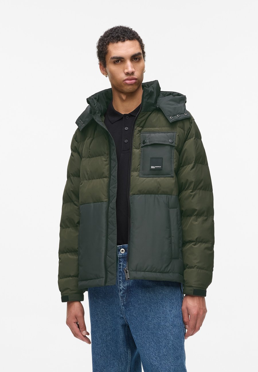 Куртка Karl Lagerfeld Jeans UTILITY PUFFER, Dark Green/Dark Green
Куртка Karl Lagerfeld Jeans UTILITY PUFFER, Dark Green/Dark Green