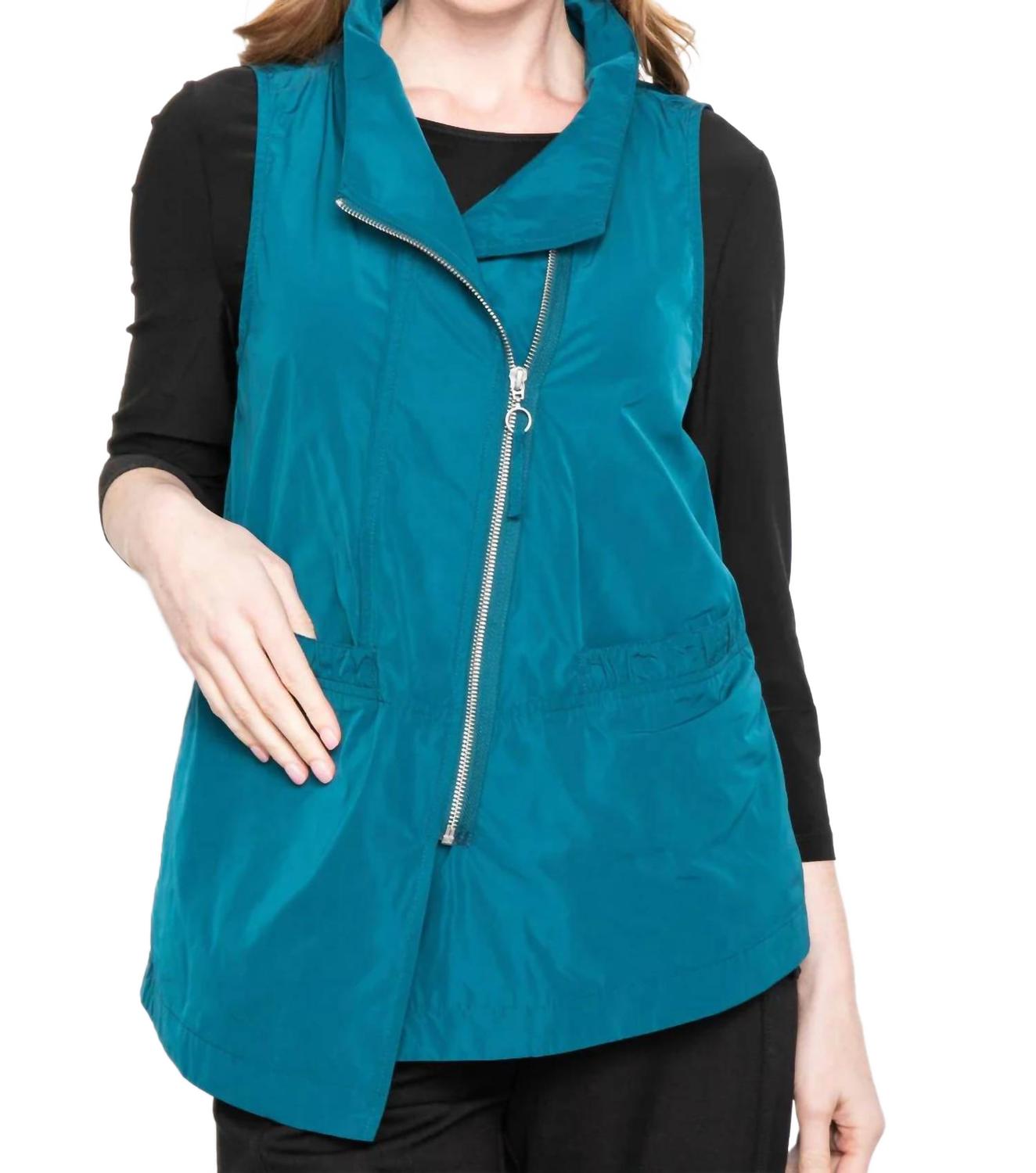 Жилет Artist в цвете ель Liv by Habitat, Spruce
Жилет Artist в цвете ель Liv by Habitat, Spruce