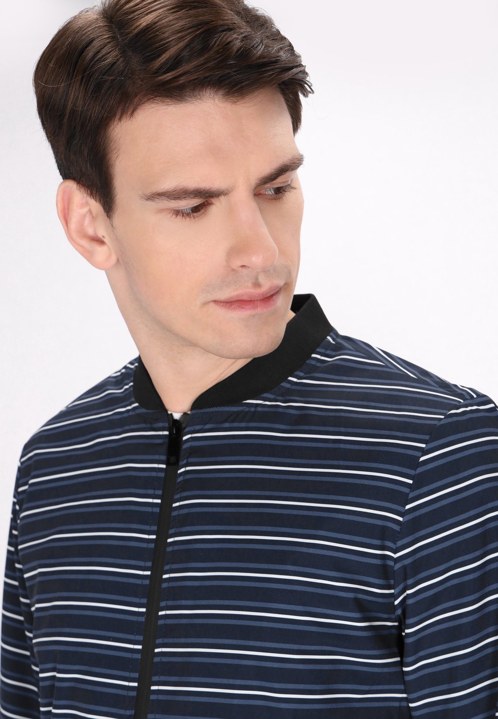 Куртка-бомбер Mo, темно-синий
Куртка-бомбер Mo, темно-синий