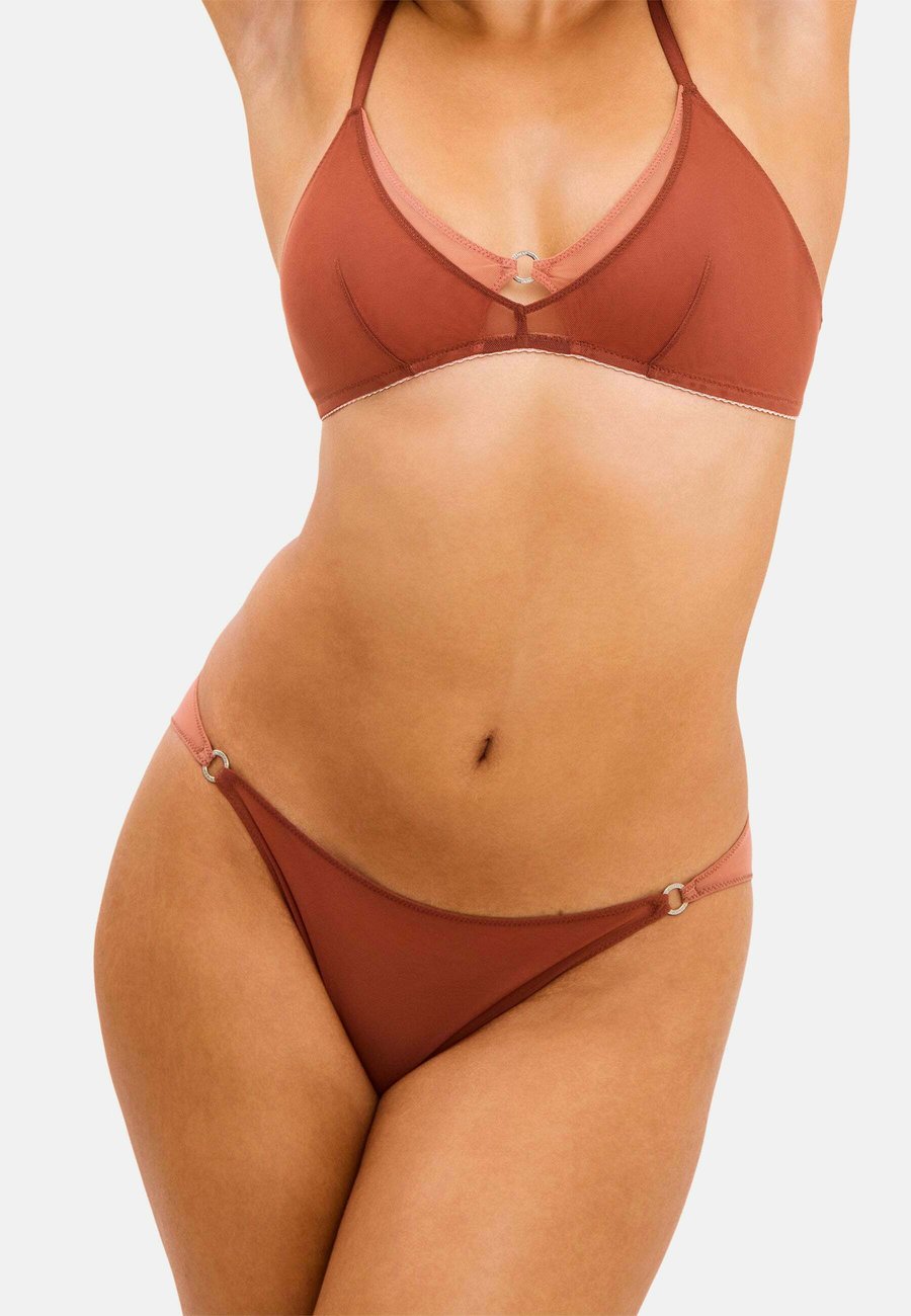 Брифы Understatement Briefs, Rust/Cognac
Брифы Understatement Briefs, Rust/Cognac