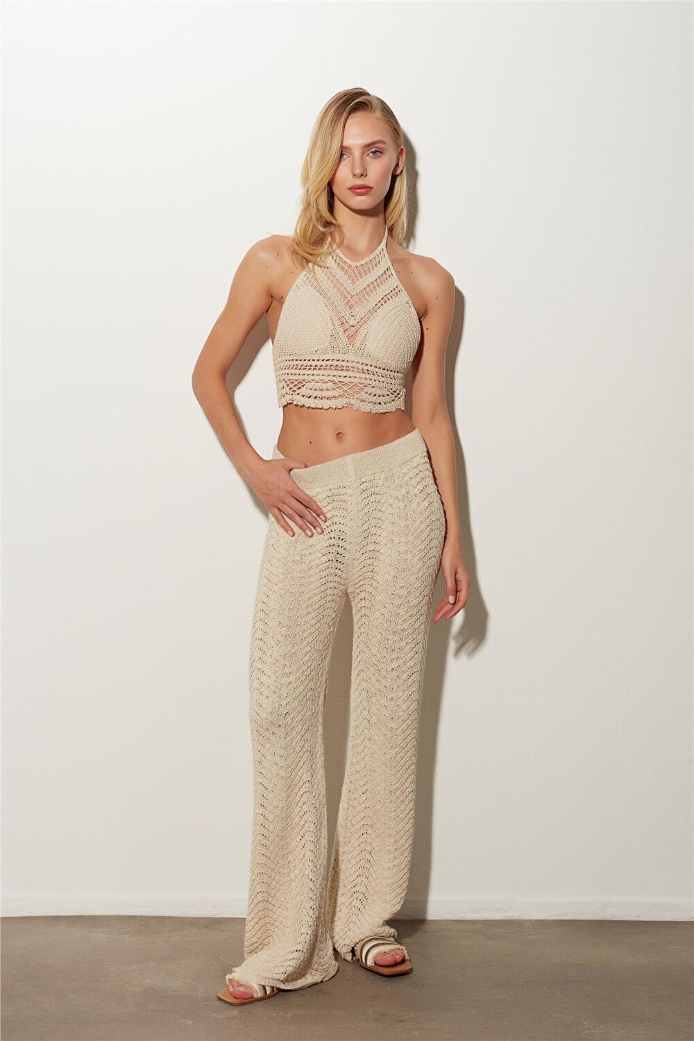 Ажурные трикотажные брюки с завышенной талией цвета экрю SS23P4551EK Sherin
Ажурные трикотажные брюки с завышенной талией цвета экрю SS23P4551EK Sherin