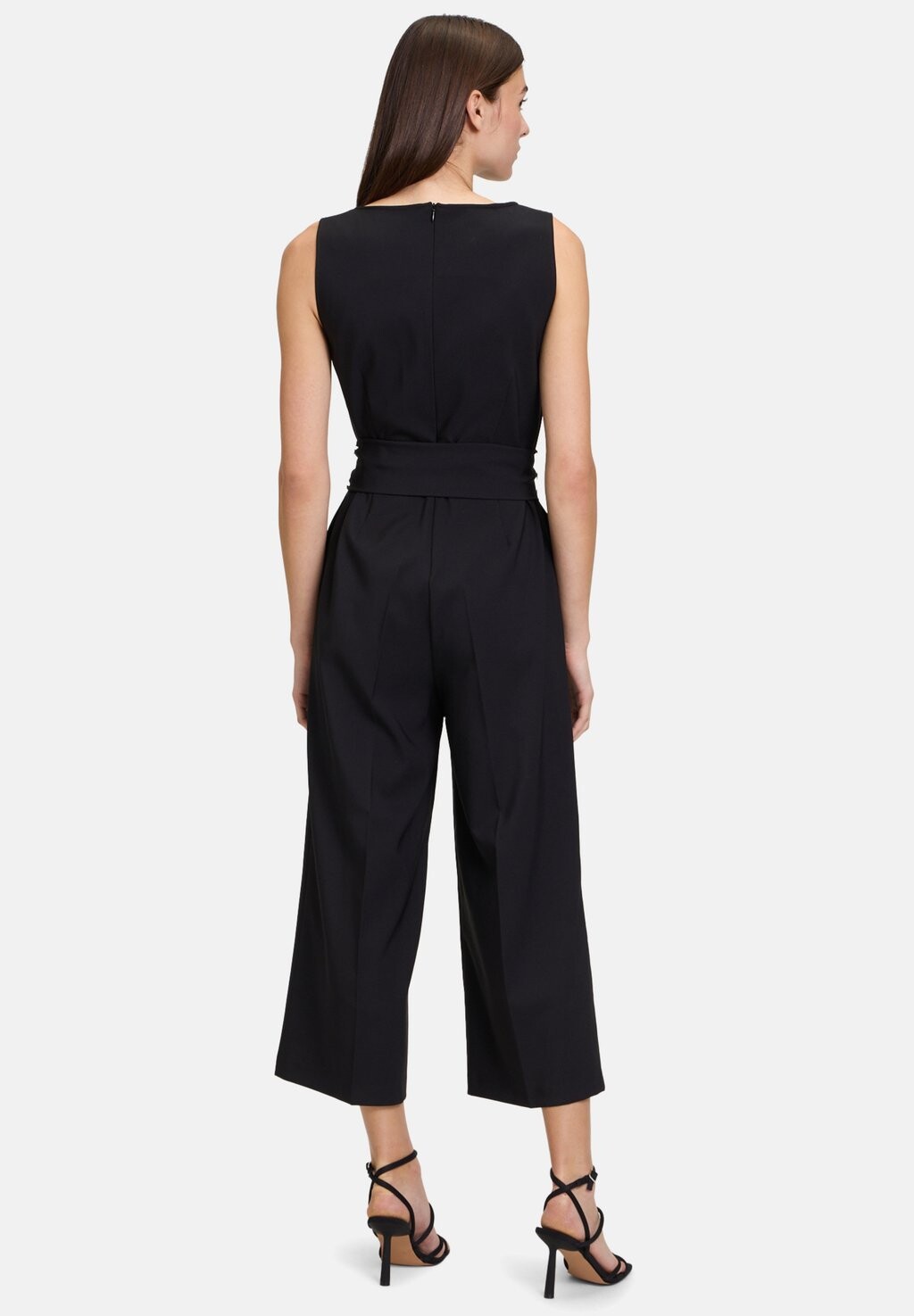 Комбинезон MIT EINGRIFFTASCHEN Betty Barclay, черный
Комбинезон MIT EINGRIFFTASCHEN Betty Barclay, черный