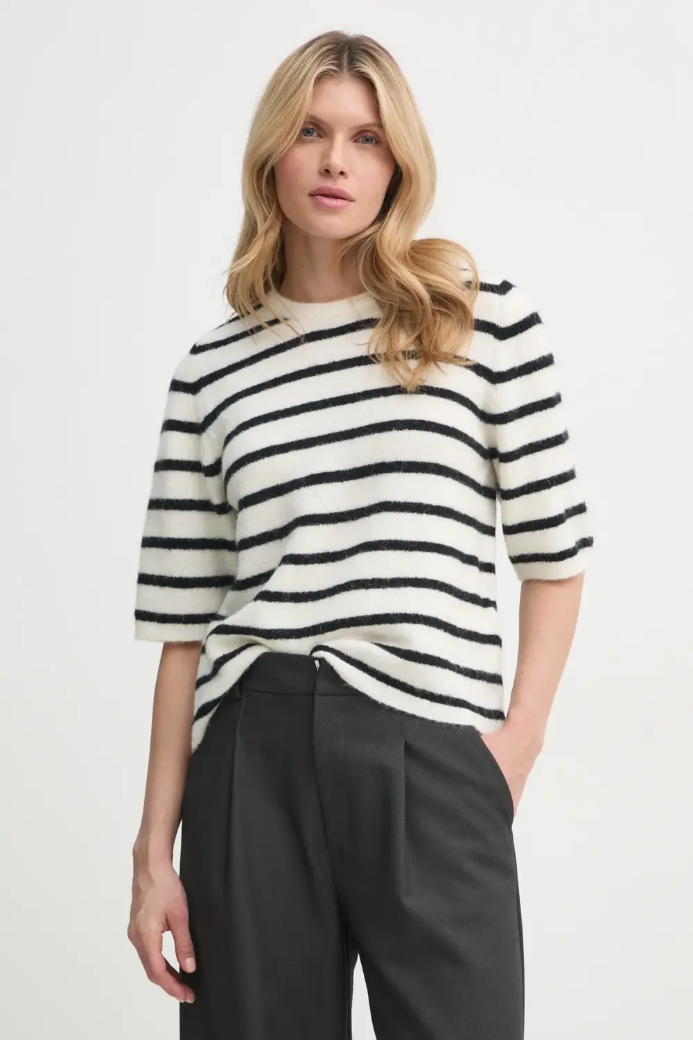 Свитер Gestuz, бежевый
Свитер Gestuz, бежевый