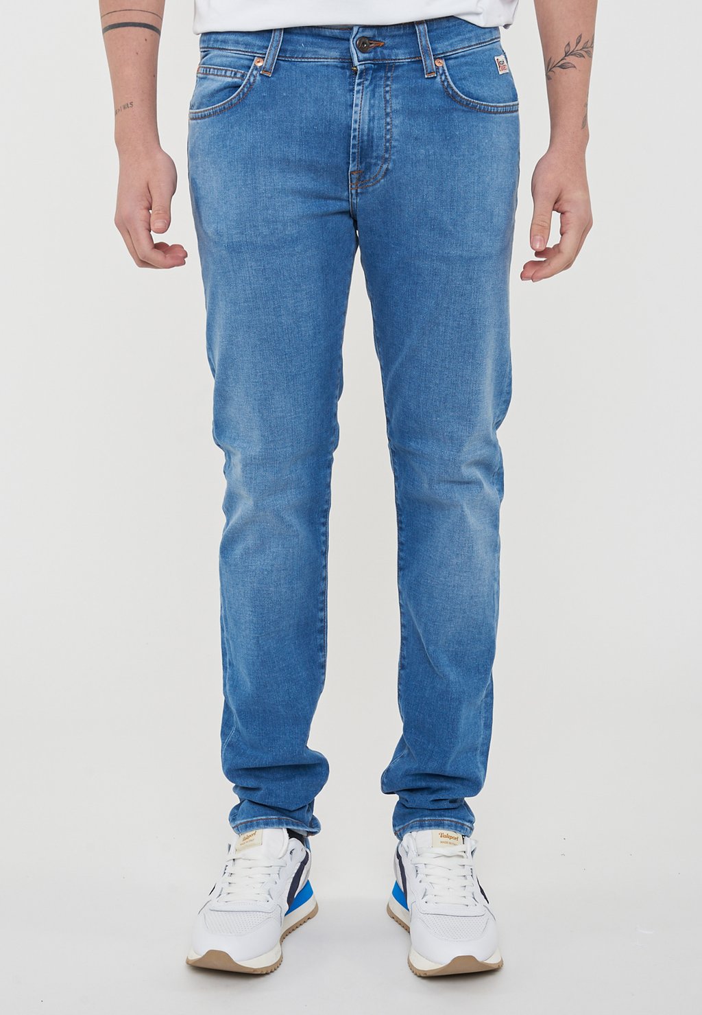 Зауженные джинсы Roy Rogers, цвет Denim
Зауженные джинсы Roy Rogers, цвет Denim